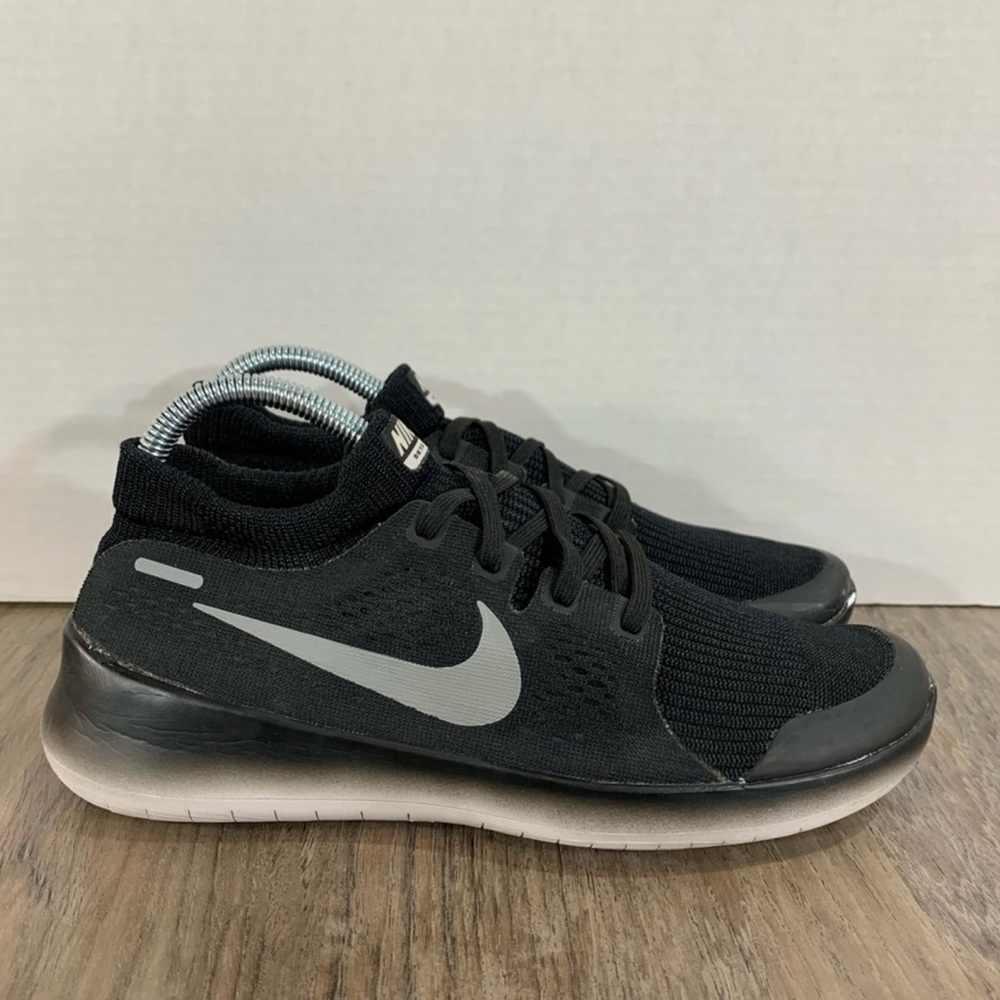 Nike - Beta RN Athletic Shoes Black Gray - Women's 8
